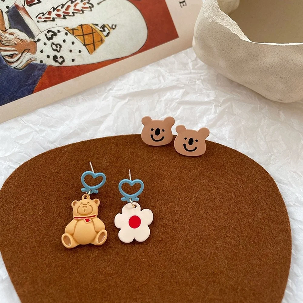 

Funny Bear Stud Earrings for Women 2021 Trend Cute Piercing Accessories Asymmetrical Earings Jewelry Hollow Heart Ear Clips Gift