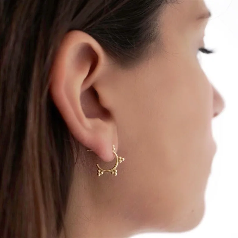 

GorGor клипсы Для женщин 925 стерлингового серебра полукруглый изогнутый с тремя шарами с рисунком "Подсолнух" минималистский изысканные ювели...