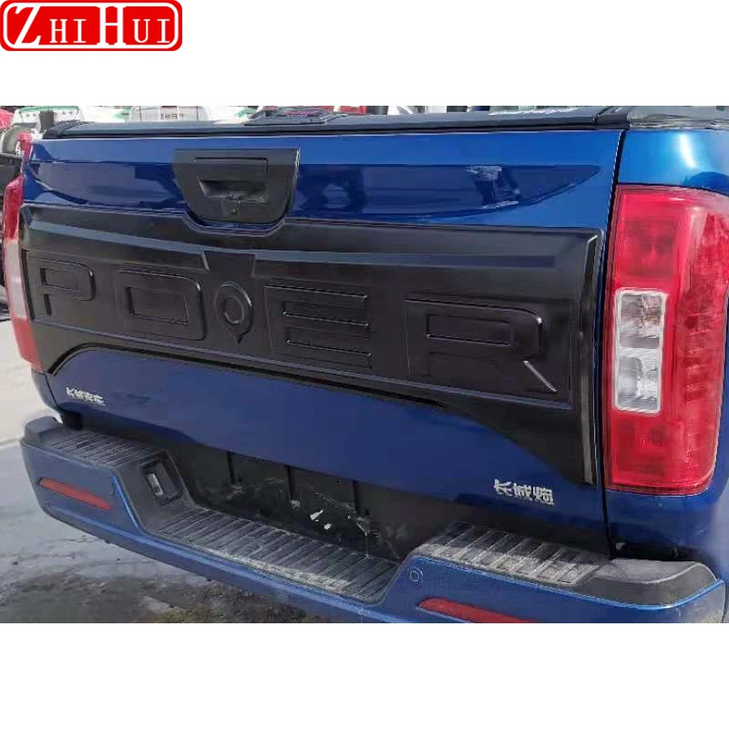 Рисунок 4 - Накладка на заднюю дверь багажника автомобиля