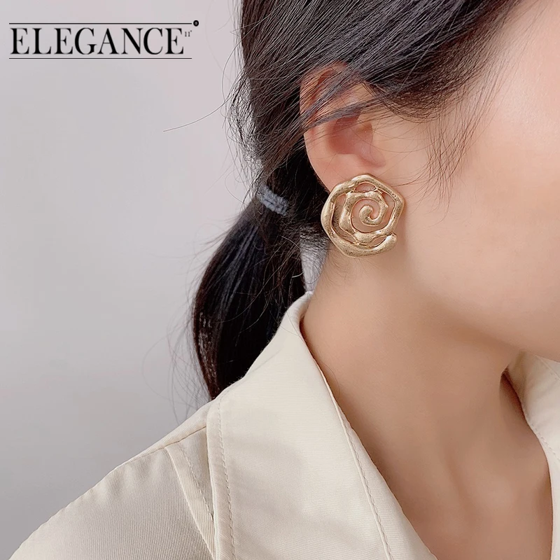 

ELEGANCE11 Metal Disc Earrings Retro Gold S925 Hypoallergenic Material Ear Acupuncture Female Banquet Elegant Temperament Gifts