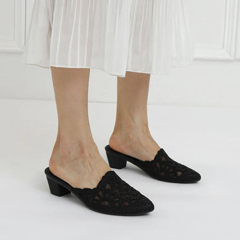 

BEYARNEPointed Rhinestone Half Slippers Women 2021 Summer Net Yarn Mid-heel Shoes Women Thick Heels Outer Wear Lace Sandals