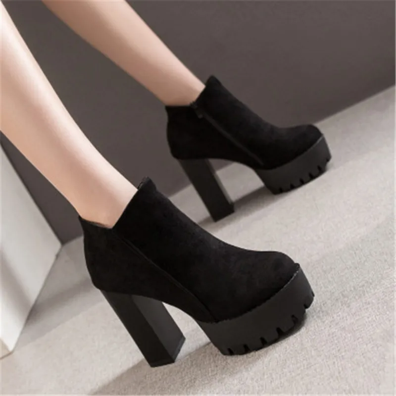 Пикантные черные женские ботильоны на толстом каблуке демисезонная замшевая