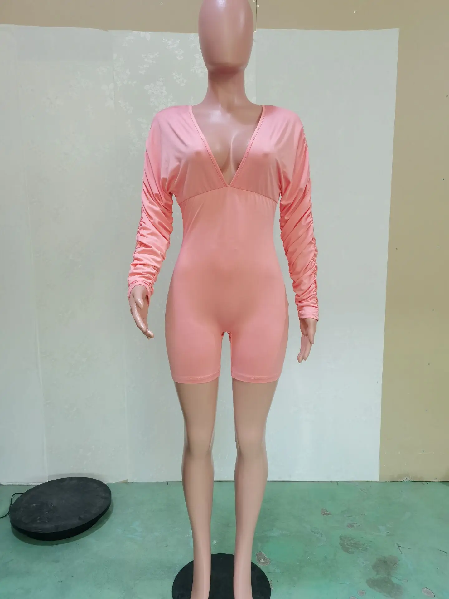 Женский плиссированный комбинезон с длинными рукавами-фонариками и V-образным