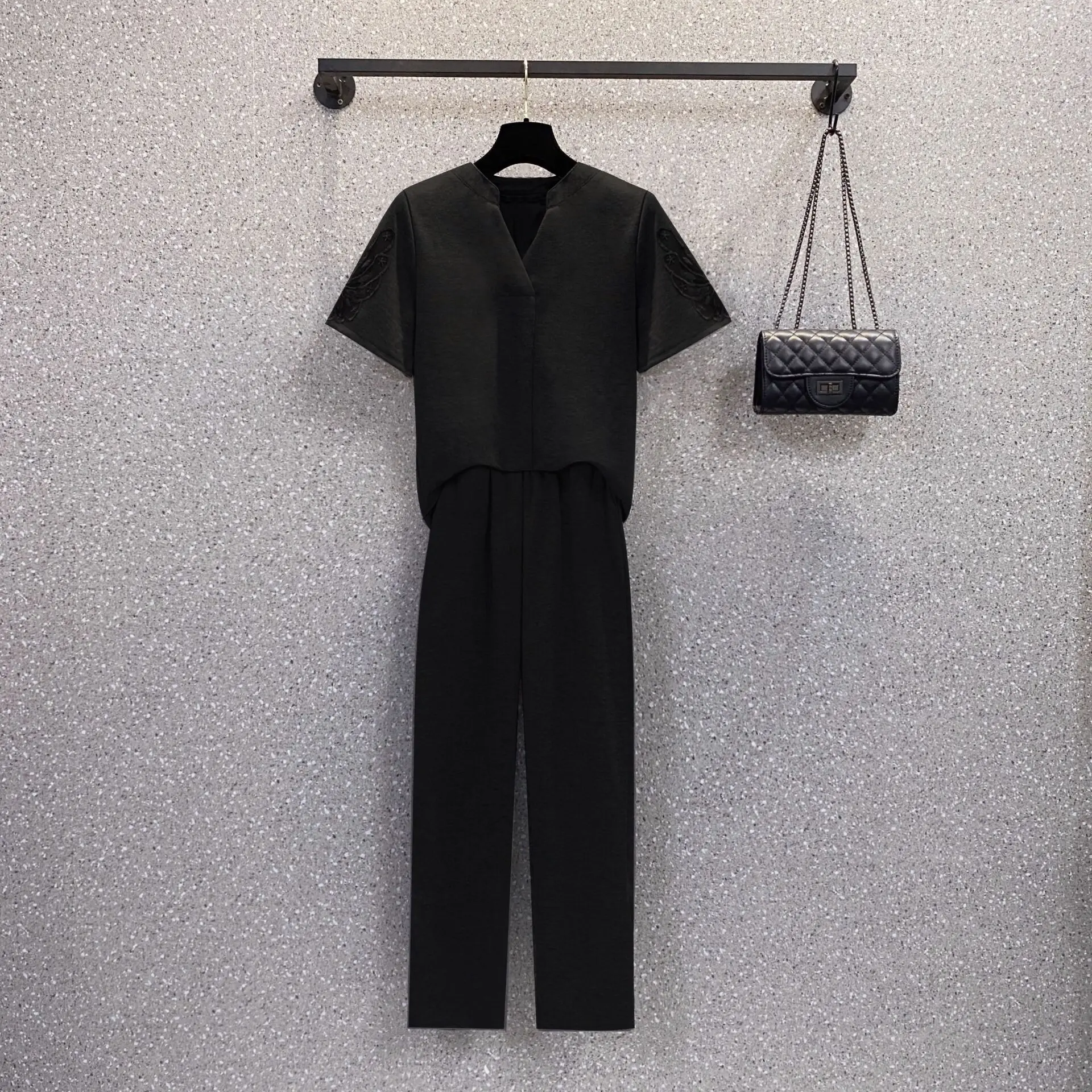 Новинка лета 2022 футболка с сетчатым рукавом и штаны в полоску повседневный