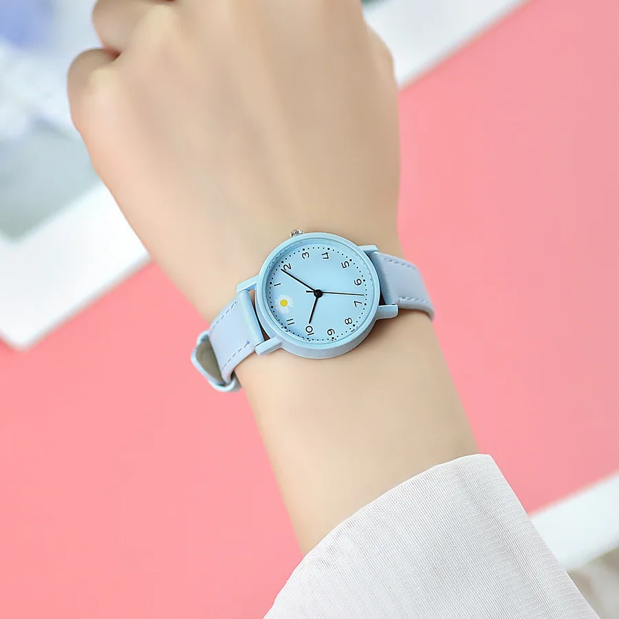 Часы женские кварцевые с маленькой хризантемой черные 2020 | Наручные часы