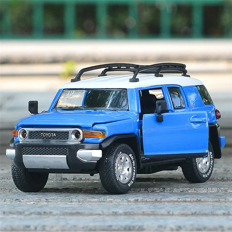Высокая имитация 1:32 Toyota FJ CRUISER модель SUV, Изысканный детский звук и свет игрушка с инерционным механизмом внедорожная модель