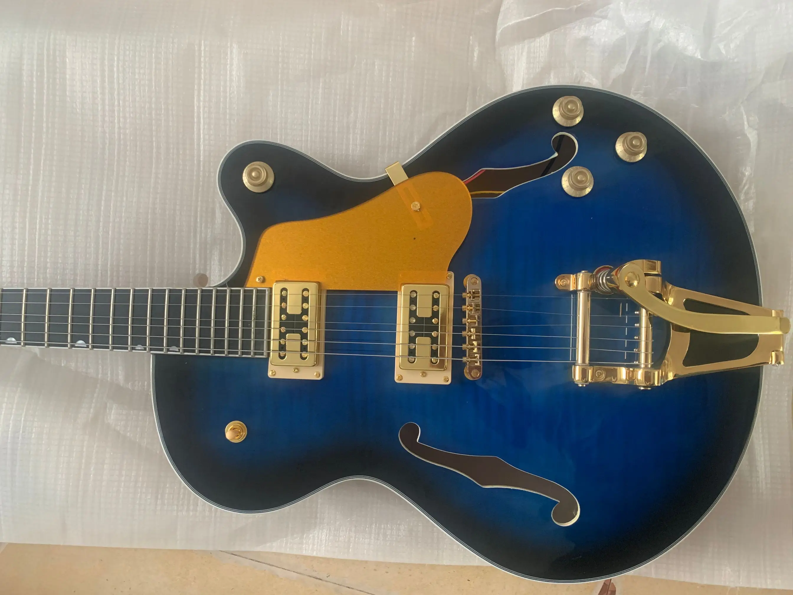 Бесплатная доставка новое поступление электрическая гитара Jazz полупустотелый