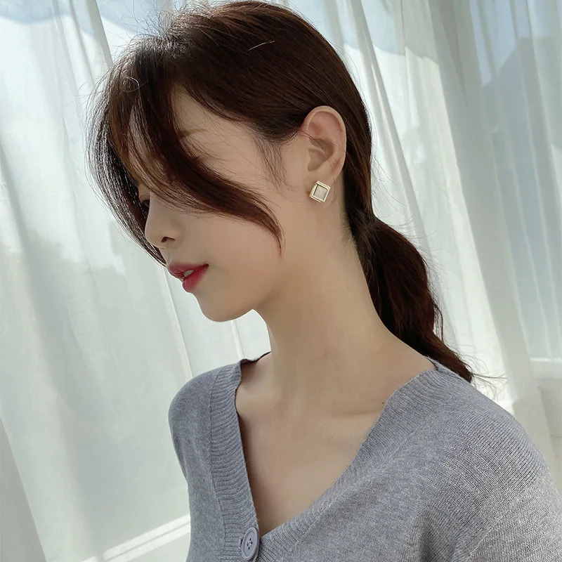 

Korean Geometric Women Earrings Temperament Rhinestone Alloy Trendy Elegant Ladies Exquisite Earrings Fashion Gift Jewelry