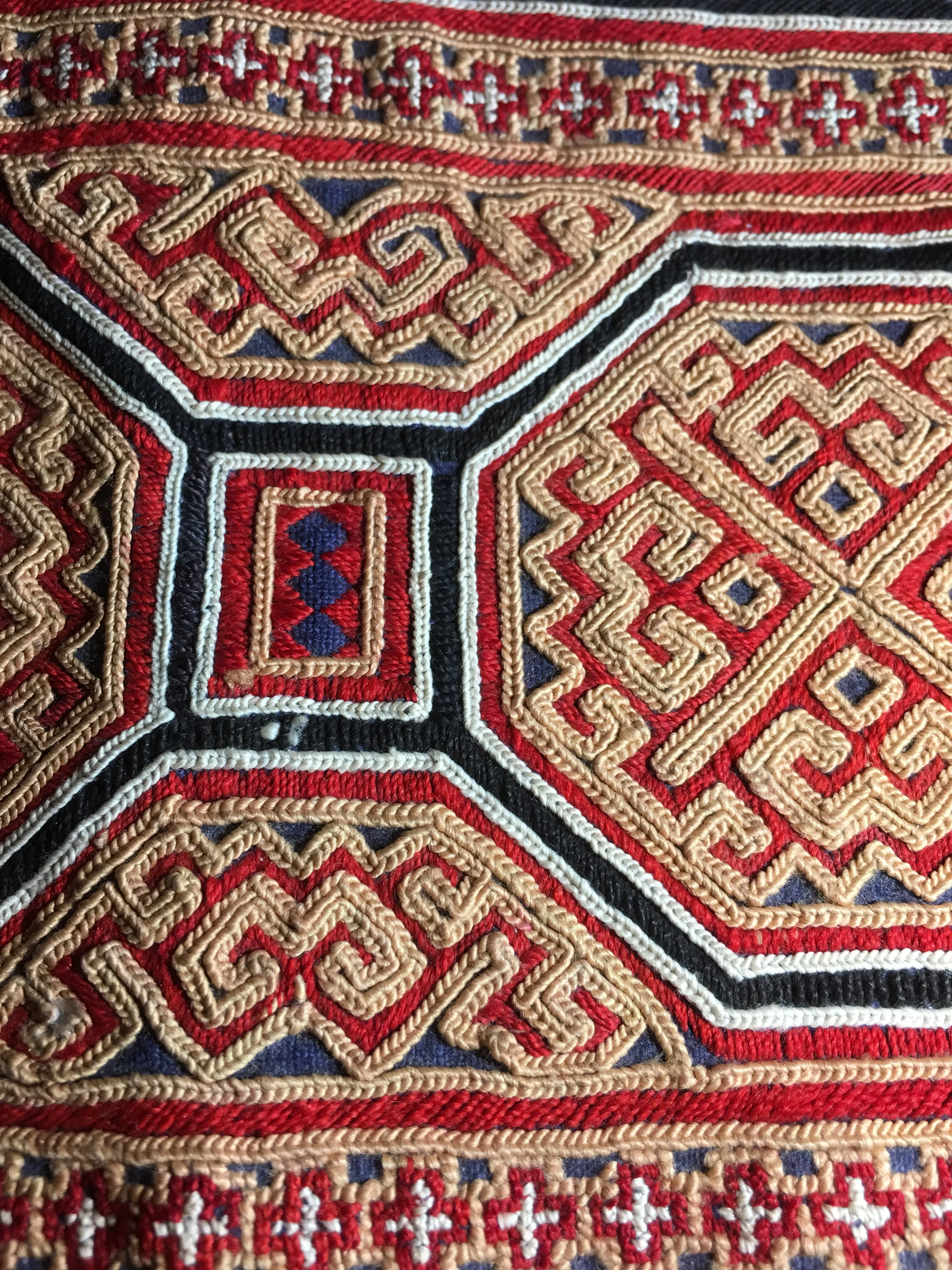 

Pure hand embroidery embroidery Boutique cultural and traditional culture ethnic characteristics clothing decorative items