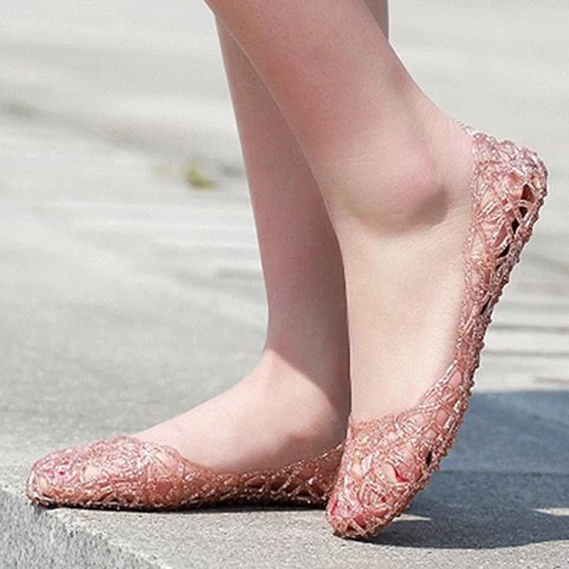 

2020 Plastic Cut Out Casual Lady Sandals Women Summer Breathable Flats Comfort Jelly Shoes Women Slip On Plus Size 40 WFS175