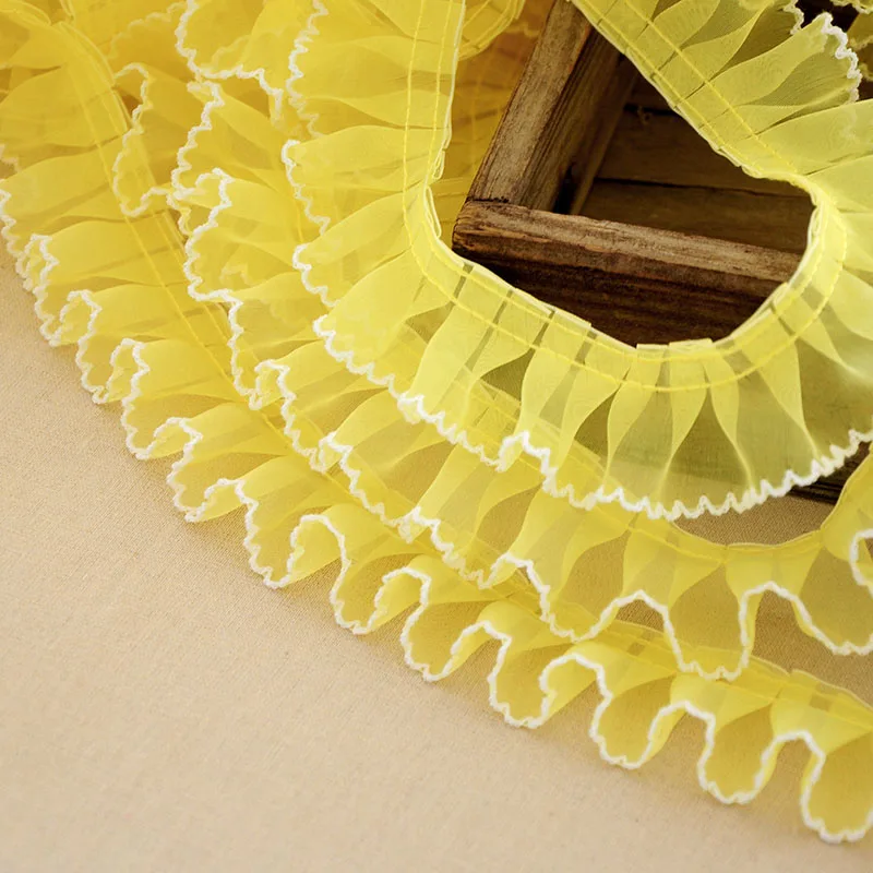 Кружевная ткань с бахромой