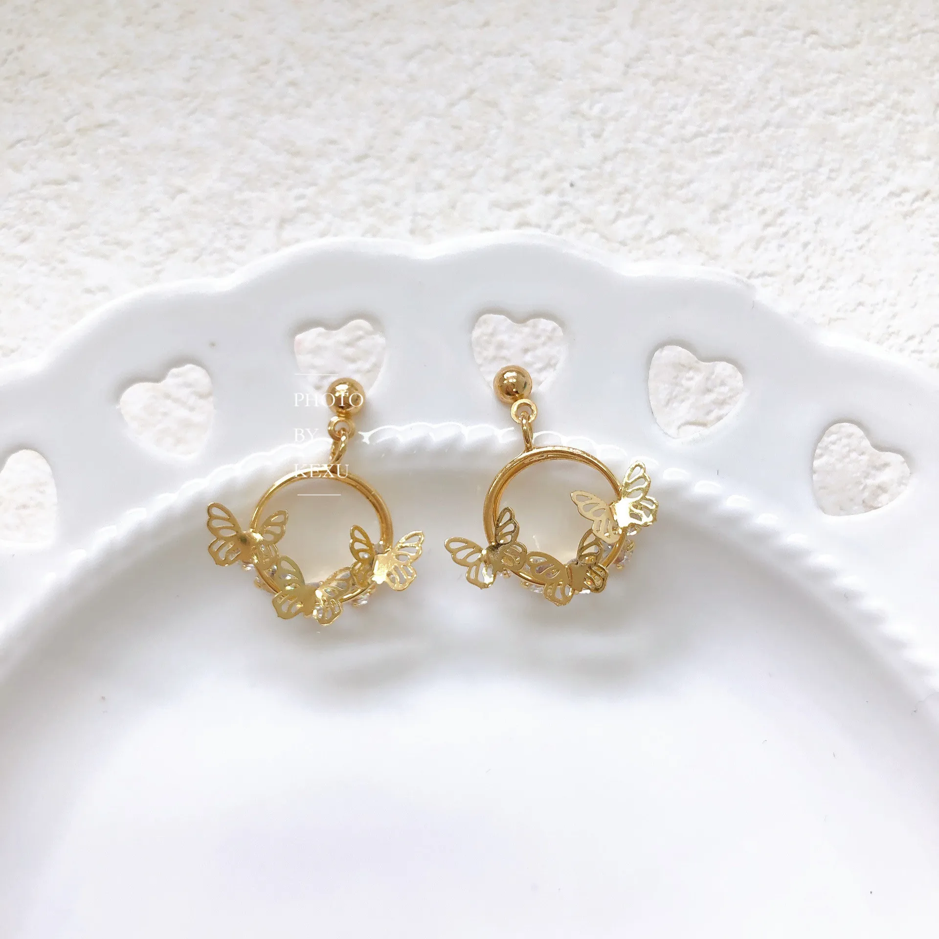 

Korean Style New Double-layer Hollow Earrings Trendy Small Butterfly Crystal Earrings Retro Elegant Circle Jewelry Gifts Female