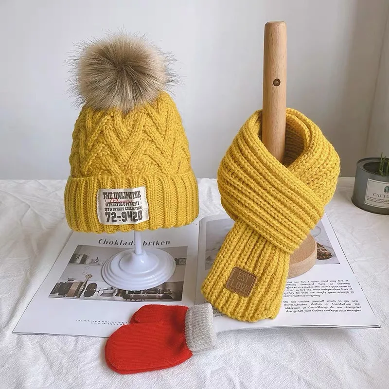 

Three-piece children's winter/autumn woolen cap for boys and girls warm scarf gloves combination baby jumper knitted hat