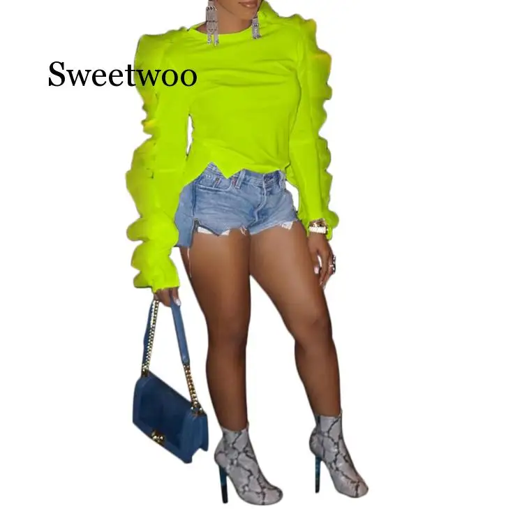 Блузка женская облегающая однотонная с длинным рукавом-бабочкой и оборками