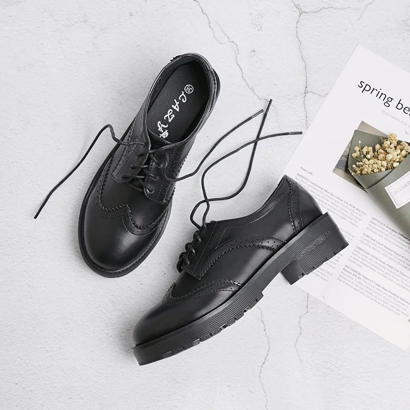 

British style japanned leather brogue shoes woman lace up fretwork plush winter flats women round toe oxford derby shoes y746