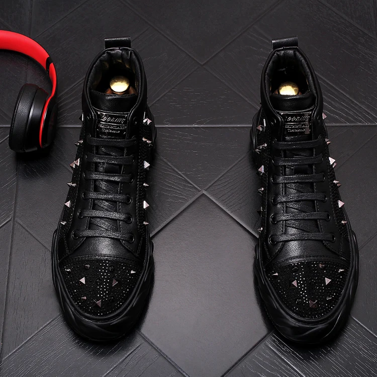 

New Designer Men's high quality Studded Rivet Spike rhinestone Casual Shoes British Man Trending Leisure Shoes Male black white