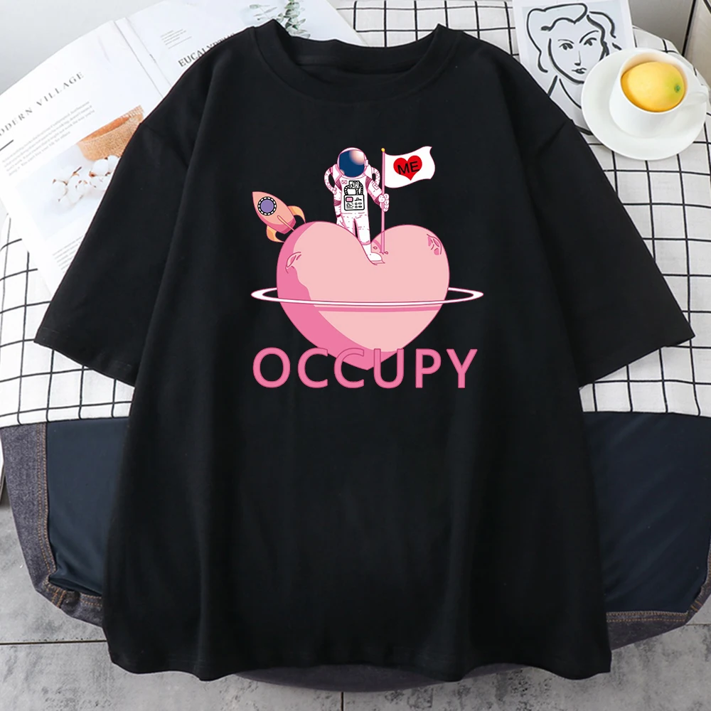 

Astronaut On The Pink Heart Print T Shirts Women Oversized Summer Short Sleeve Tee Shirts Female Anime Cartoon Harajuku T Shirt