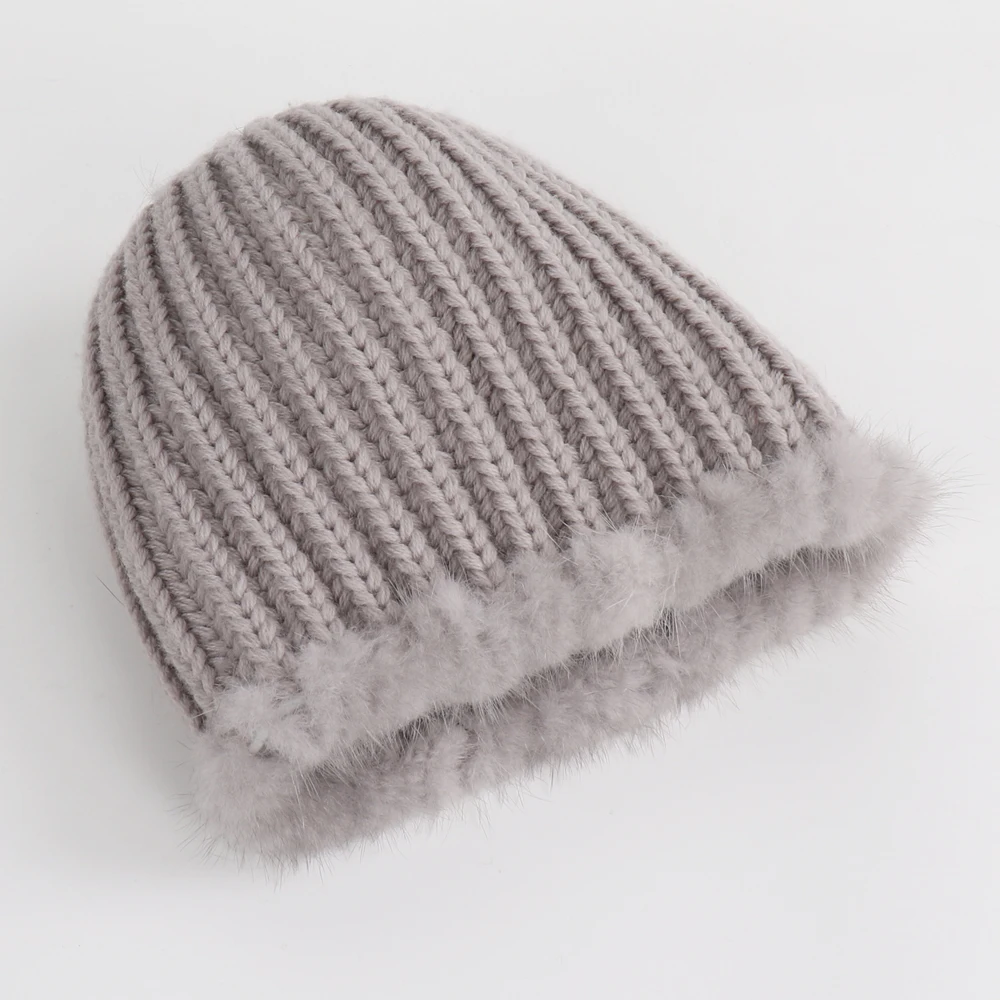 Женская зимняя шапка-бомбер из натурального меха норки |