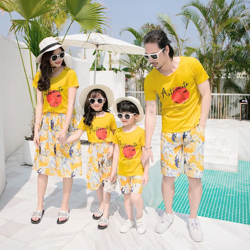 

Family Matching Clothes 2021 Summer Mother Daughter Dress Dad Son Matching T-shirt &Shorts Family Look Matching Couple Outfits