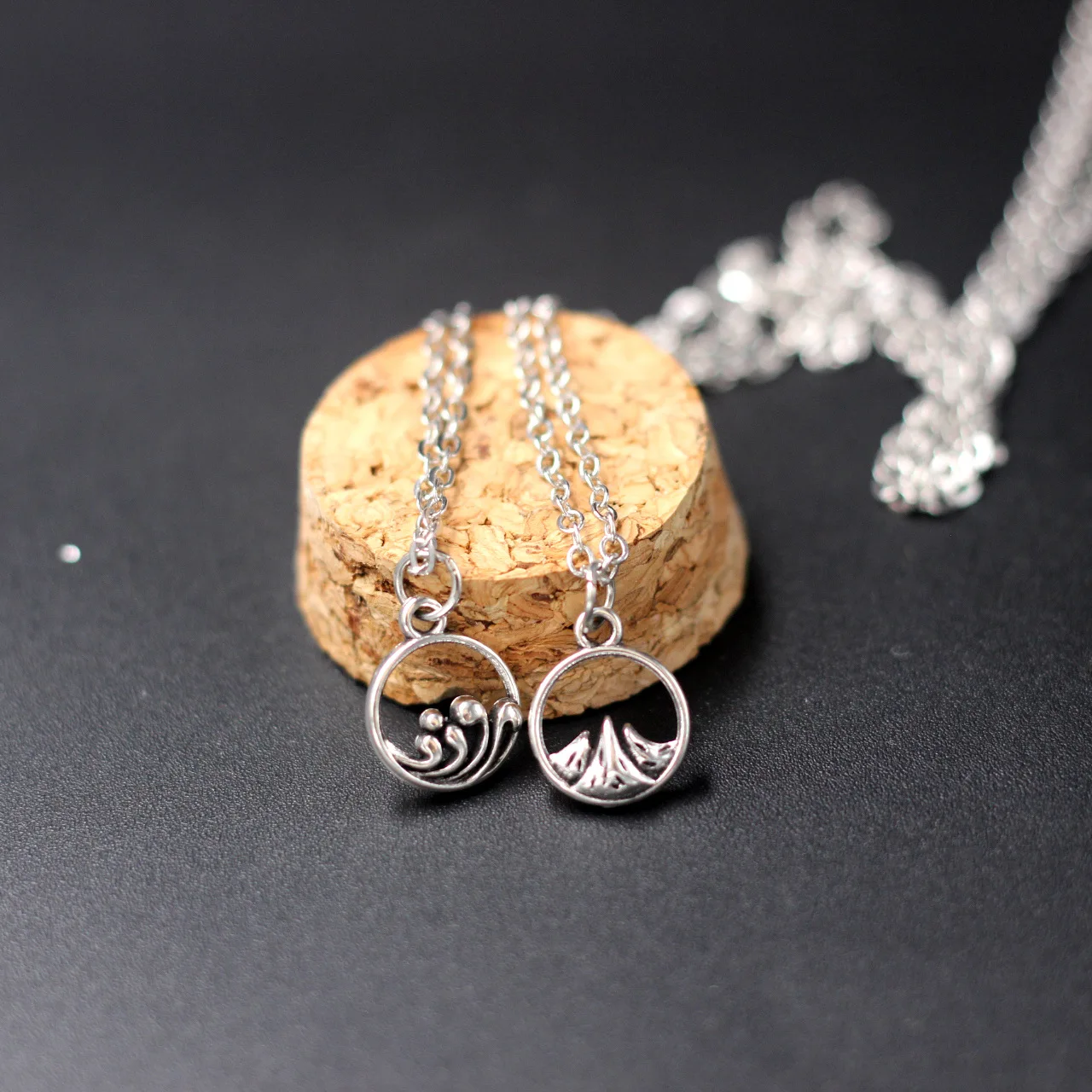 

2pcs Mountain Ocean Pendant Couple Necklaces For Women Men Trendy Paired Necklaces Fashion Jewelry Gifts For Best Friends