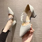 Модные туфли-лодочки с пряжкой и цветами; Женские вечерние туфли с острым носком и блестками; Женские туфли на толстом каблуке