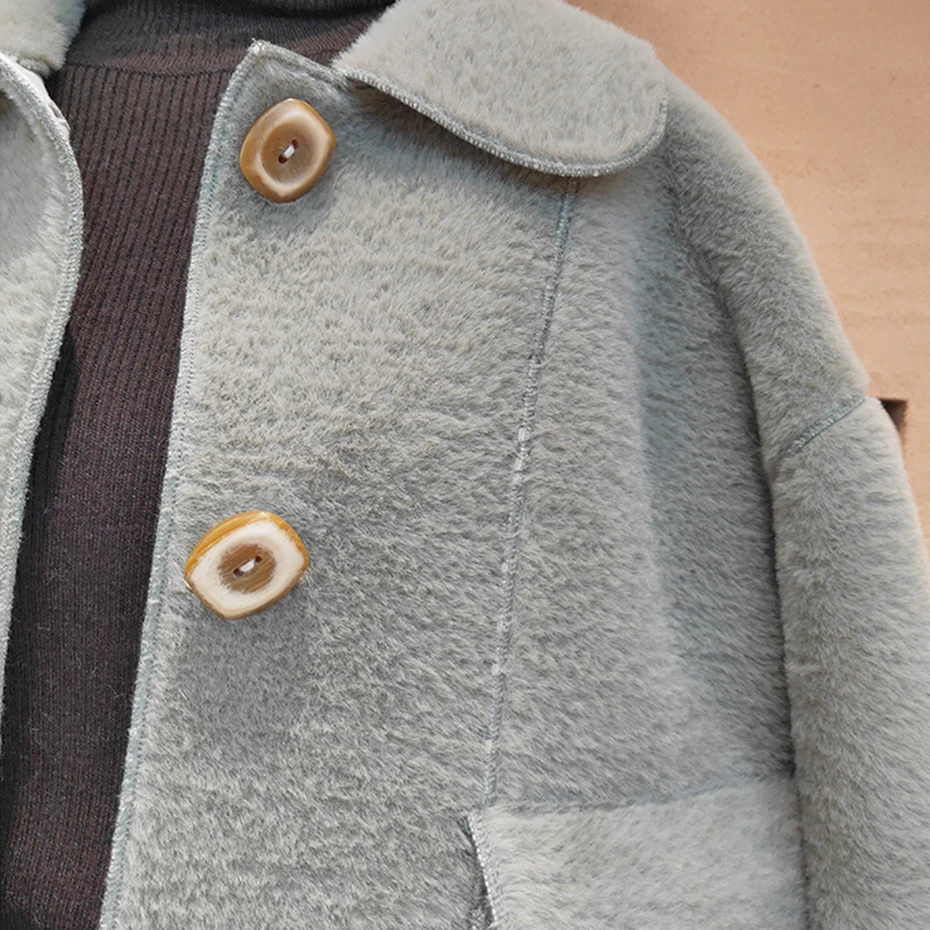 

Coats & Jackets