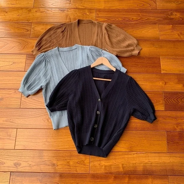 

2021 New Womwn V-Neck Knitted Sweater Cardigan Ladies Short Puff Sleeve Vintage Slim Knitear Tops