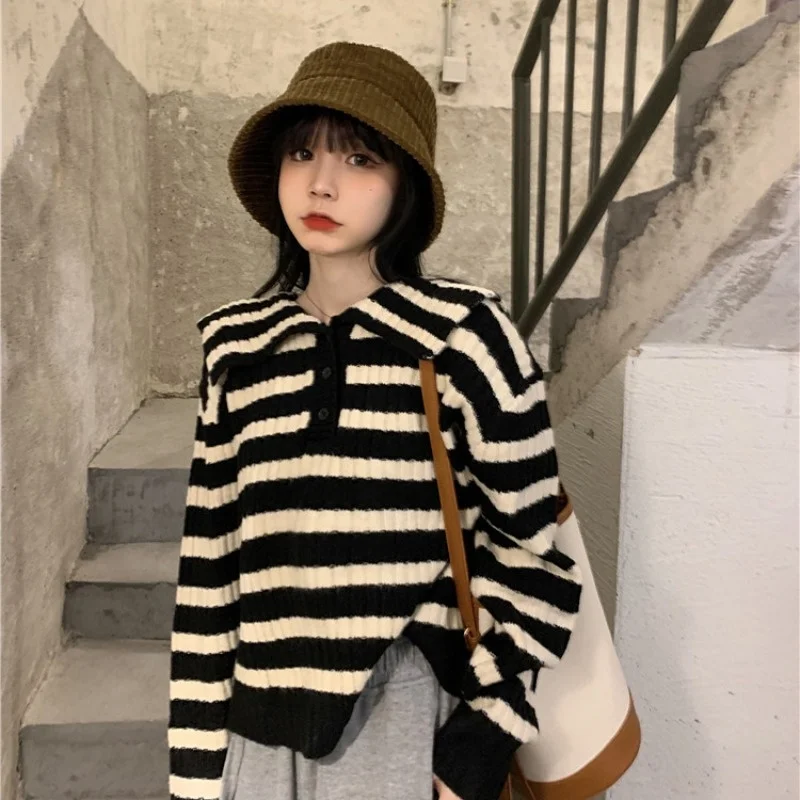 Женский трикотажный свитер в полоску свободная темно-синяя верхняя одежда с