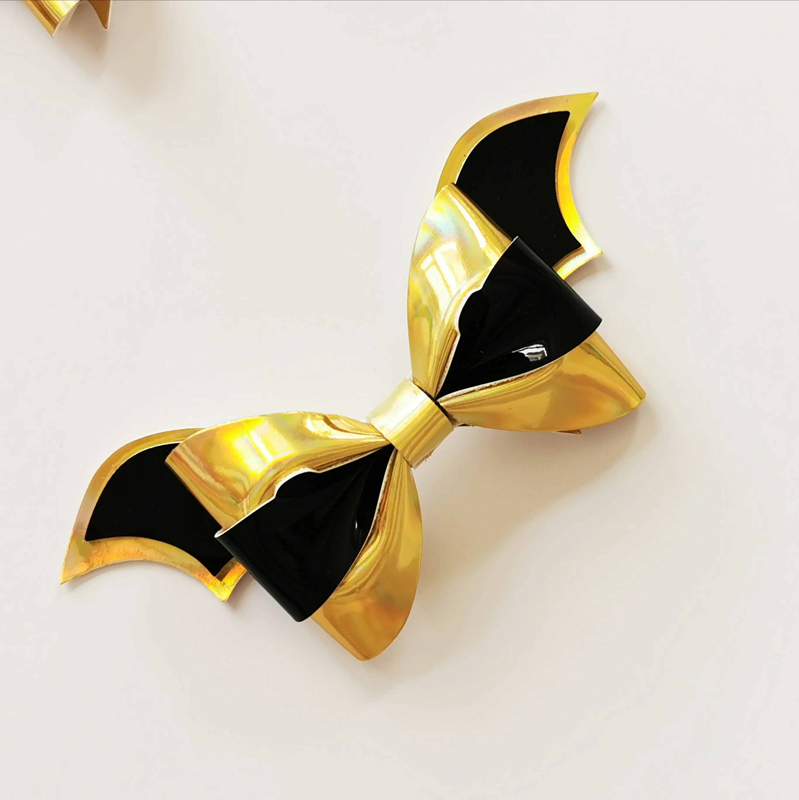 

Вырезанный бант на Хэллоуин, брикет крыльев летучей мыши