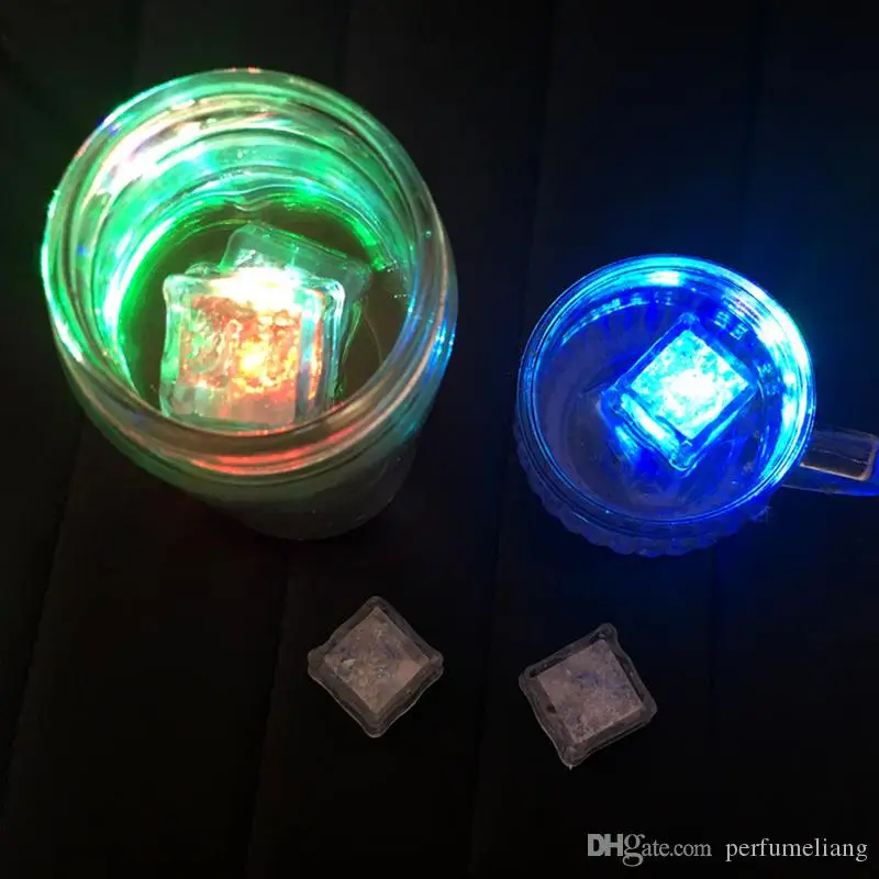 Goedkoop Gratis Verzending Aoto Kleuren Mini Romantische Lichtgevende Kubus Led Kunstmatige Ice Cube Flash Led Light Wedding Christmas Decoration Party