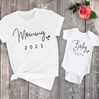 Одежда для семейного образа, новый год 2021, футболки для папы, подходящие костюмы, летняя одежда для мам и маленьких девочек