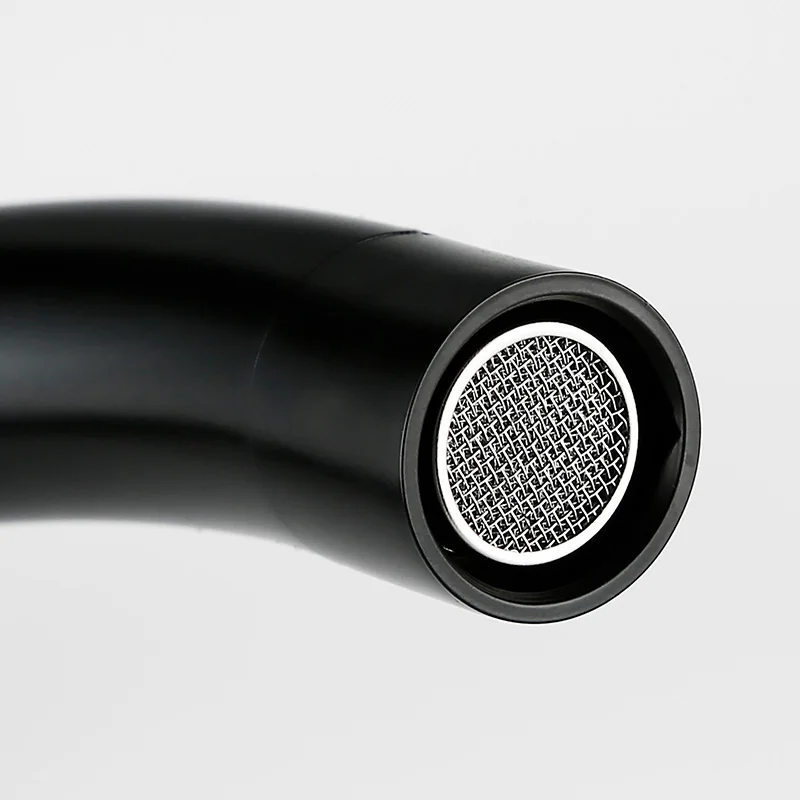 Высококачественный матовый черный кухонный смеситель в минималистском стиле