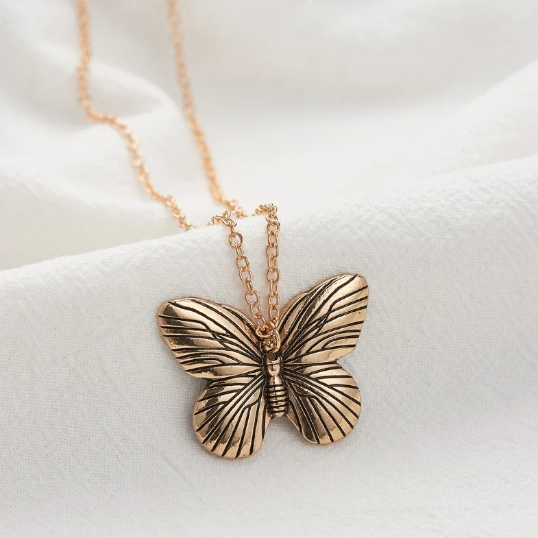 

Retro Butterfly Necklaces For Women Teens Girls Vintage Clavicle Chain Pendant Necklace Retro Party Daily Fashion Jewelry