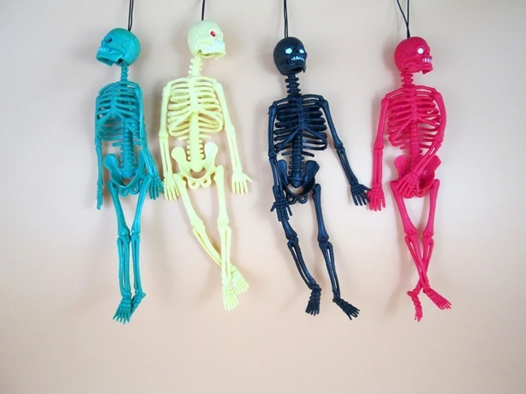 

New Tricky Spoof Scary Plastic Skull Human Skeleton Skeleton Model Toys Children Prank Halloween Toys