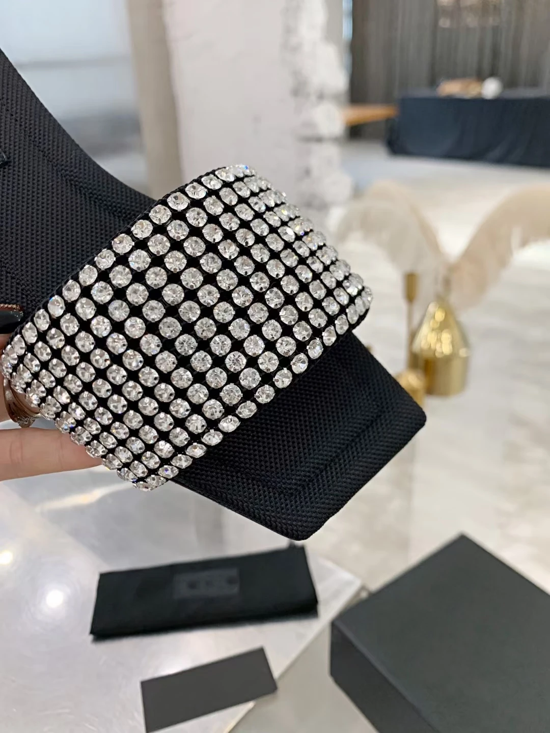 

2021 new high-quality ladies slippers lazy casual flat shoes diamond decorative fashion women shoes AW logo custom 34-41