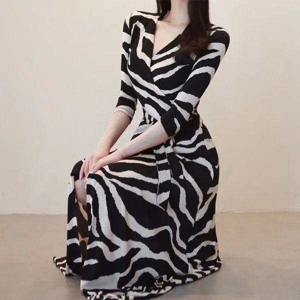 Женское длинное платье Bella philosophy черное повседневное Полосатое с V-образным