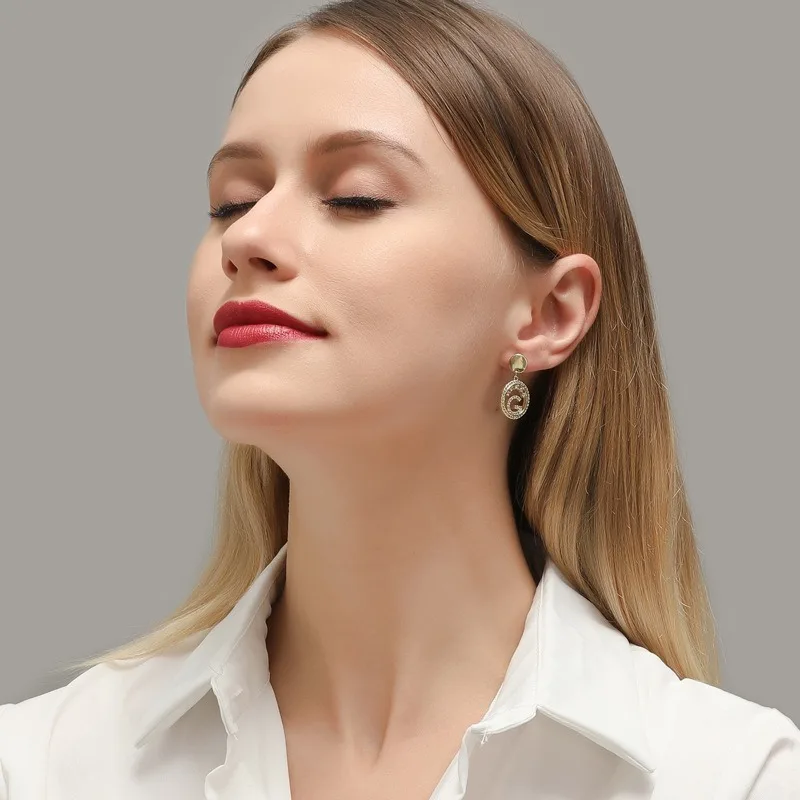 

Korean Drop Earrings Alphabet Romantic Niche Design Rhinestones Earrings New Wave Ear Jewelry Women 2020 Trendy Gifts Gold