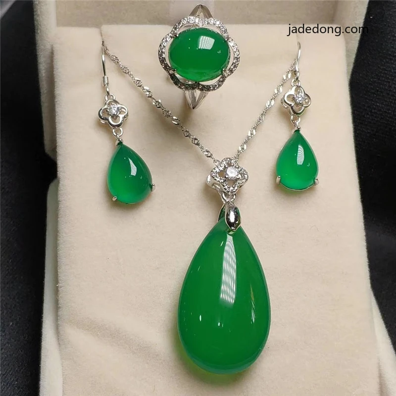 Женский ювелирный комплект из колье браслета и сережек серебра 925