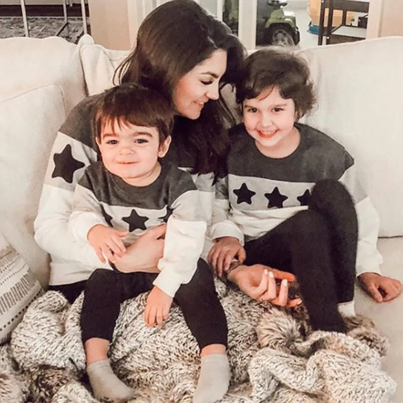 

2021 Autum Patchwork Star Deco Long Sleeve Fleece Women Family Matching Clothes Mother Daughter Dad Son Sweatshirt Hoodies Coat