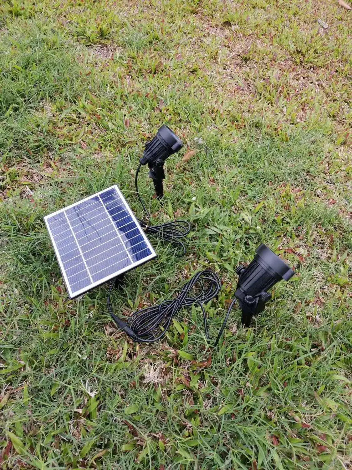 Светодиодный ландшафтный светильник на солнечной батарее водонепроницаемый