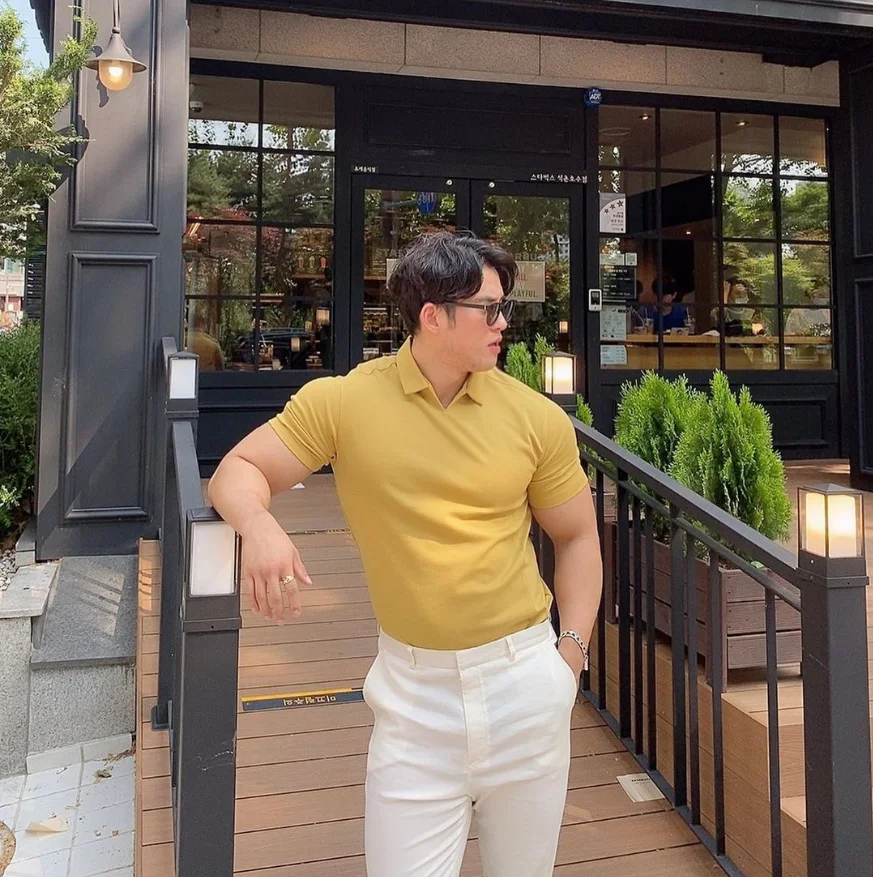 

Summer V-neck muscular sport Polo shirts with solid-color lapels, round bottoms body-slimming fitness shirts and short sleeves