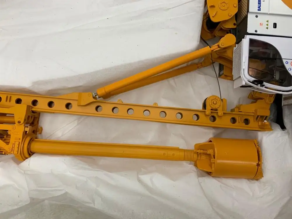 Bauer вращающаяся буровая установка BG 30 Valueline BT 80 1/50 литая модель|construction vehicle toys|vehicles