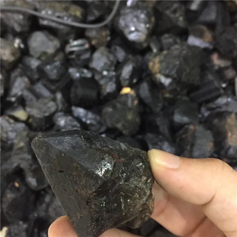 Натуральный черный турмалиновый камень для сырья 100 г | Дом и сад