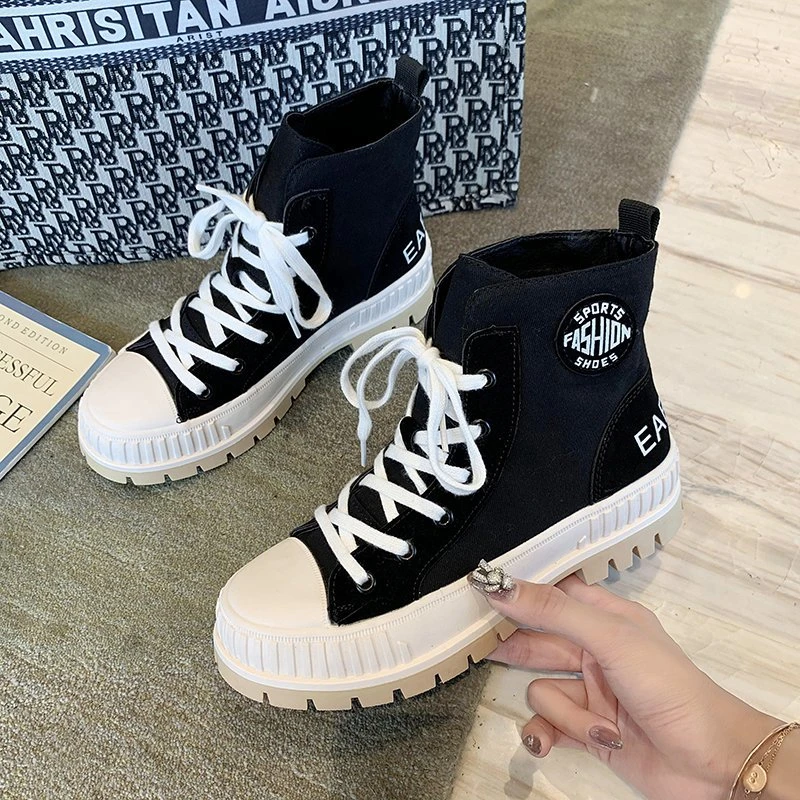 Женские высокие кроссовки на массивной платформе черные повседневные для