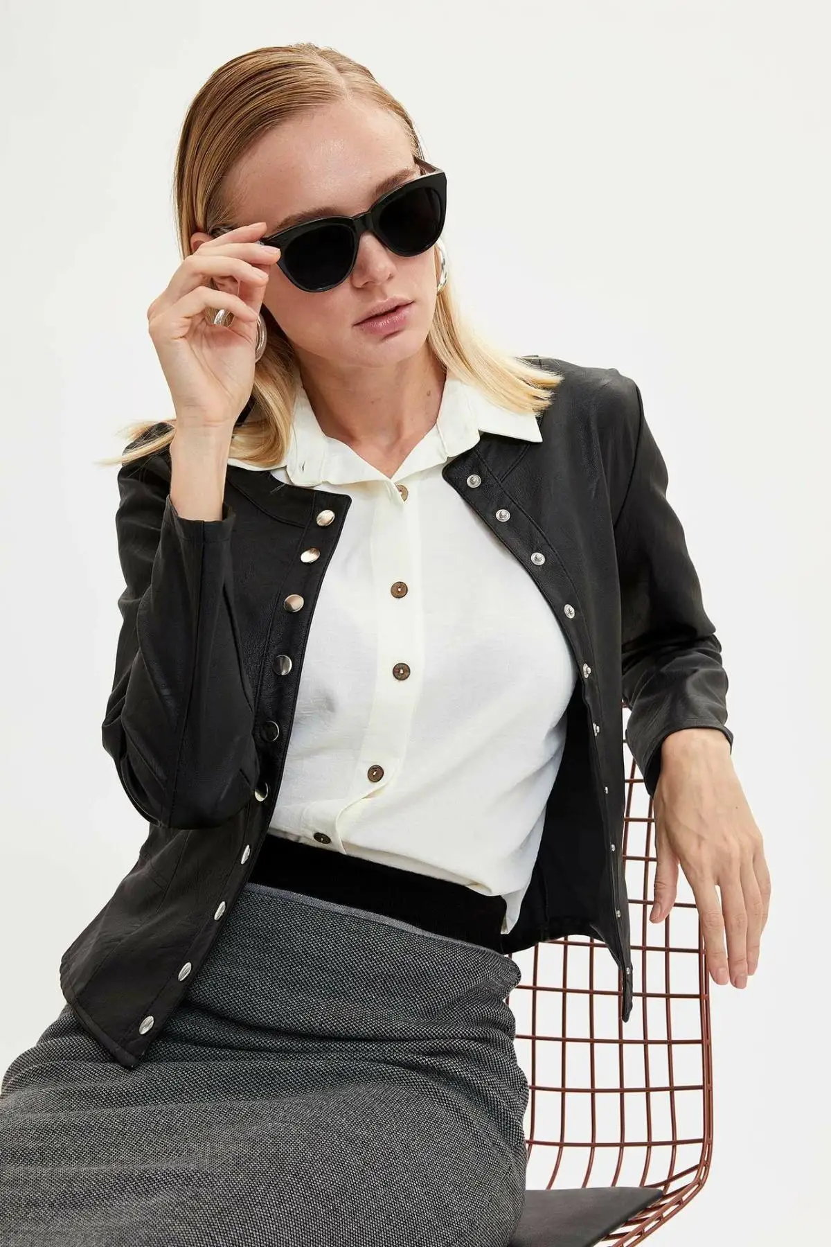 Дефакто женские черные короткие Джокер Кнопка pu кожаные куртки крутой Досуг