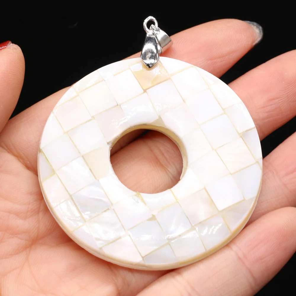 

Natural Shell Pendant Charms Big Hole Round Shape White Shell Pendant for Making Women Jewelry Necklace Gift 50x50mm