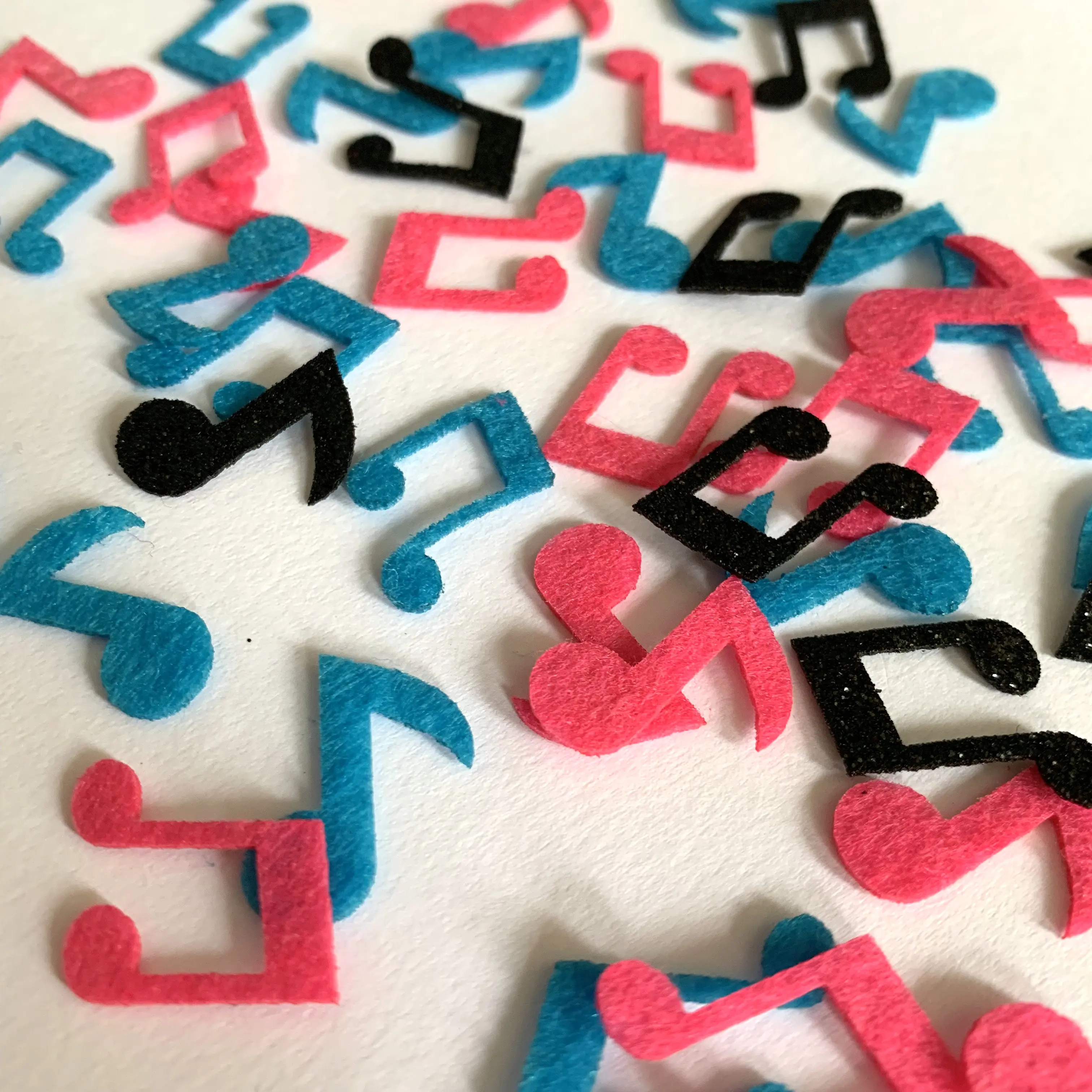 В виде скрипичного ключа конфетти счастливого День рождения Разбрасыватели для