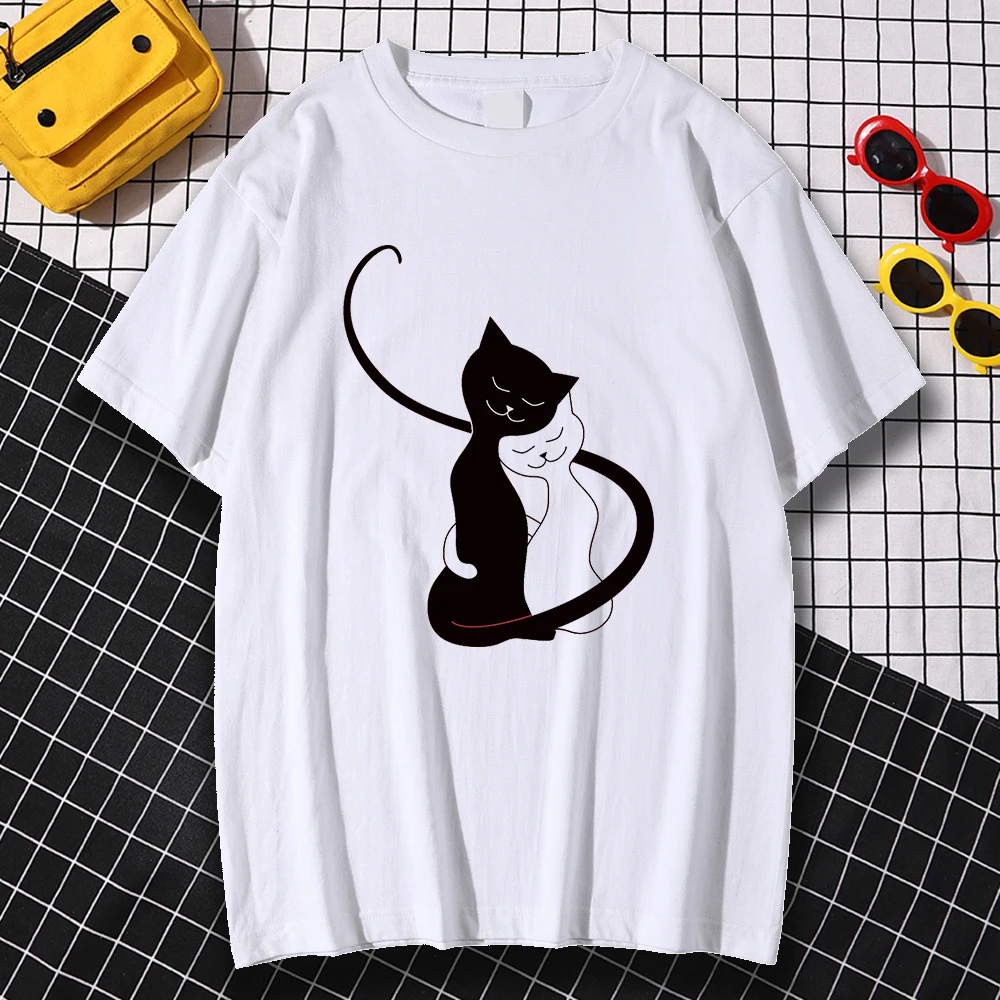 

Retro Crew Neck Tshirts Two Cats Cuddling Together Prints Male Funny Creativity Pattren Tops Harajuku Short Sleeved Kohpweran