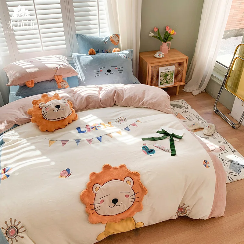 

Cute little lion cartoon milk velvet four-piece set embroidered winter coral velvet sheets set of children's bedding