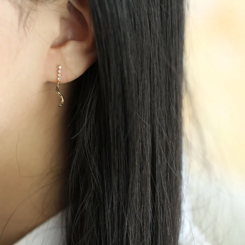 Серьги-гвоздики золотистые с кристаллами 9 к | Украшения и аксессуары